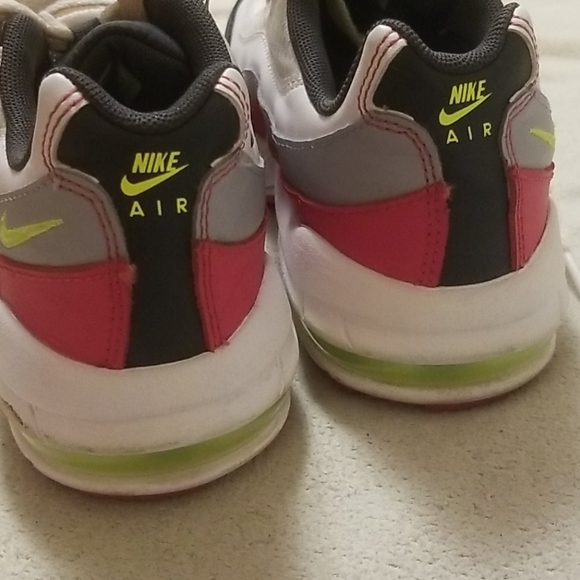 Nike shoes - Picture 3 of 4